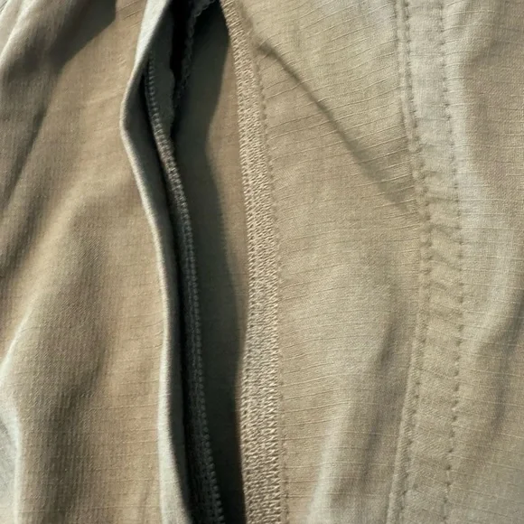 L.L. Bean, Pants deportivo para mujer, Talla S, Color verde Olivo. - Picture 9 of 12